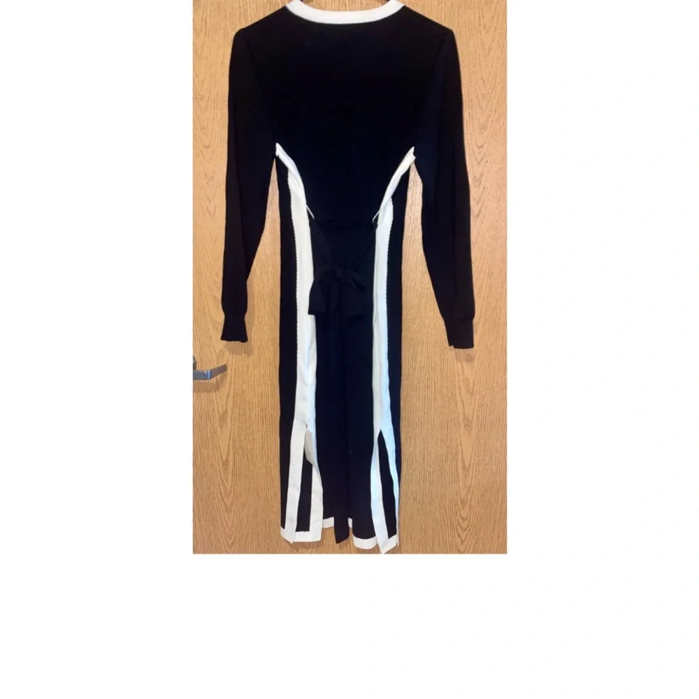 NWT GORGEOUS MOTIF MIDI BLACK DRESS WITH WHITE ACCENTS AND BELT! - Picture 5 of 11